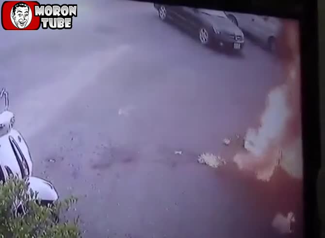 Video :He decides to burn himself alive to end his life (public warning)